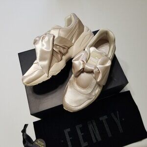 🎀 NIB PUMA x Fenty Rihanna Satin Bow Sneakers - Pink Tint Size 8.5 🎀